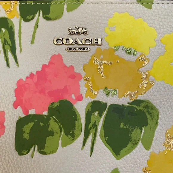 Coach Small Wristlet With Floral Print new with tag Authentic - Picture 3 of 9